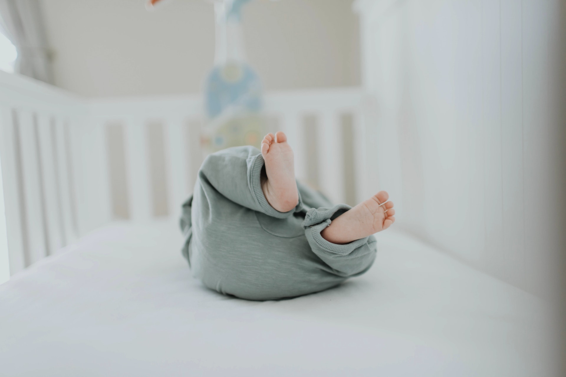 sleep training pros and cons list for new moms